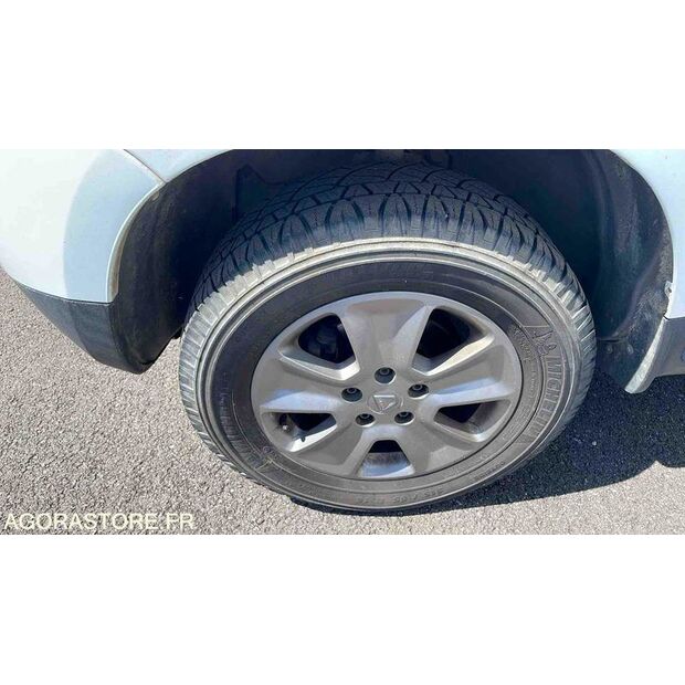 2017 Dacia DUSTER-47611864