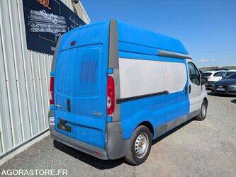 2010-renault-trafic-1459546-47612786