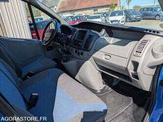 2010-renault-trafic-1459546-47612788