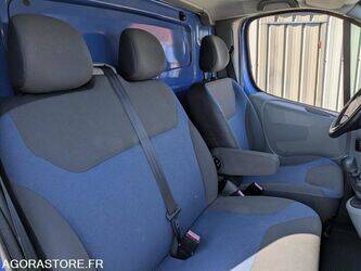 2010-renault-trafic-1459546-47612789