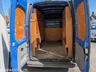 2010-renault-trafic-1459546-47612791