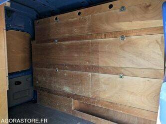 2010-renault-trafic-1459546-47612792