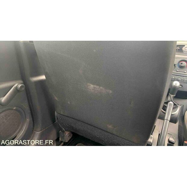2013 Renault Clio-47612838