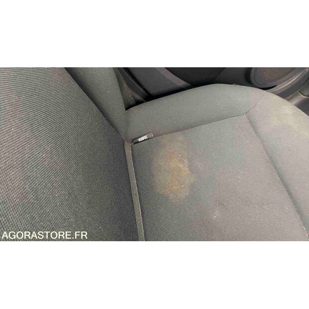 2013 Renault Clio-47612840