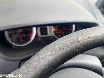 2013-renault-clio-1459548-47612841