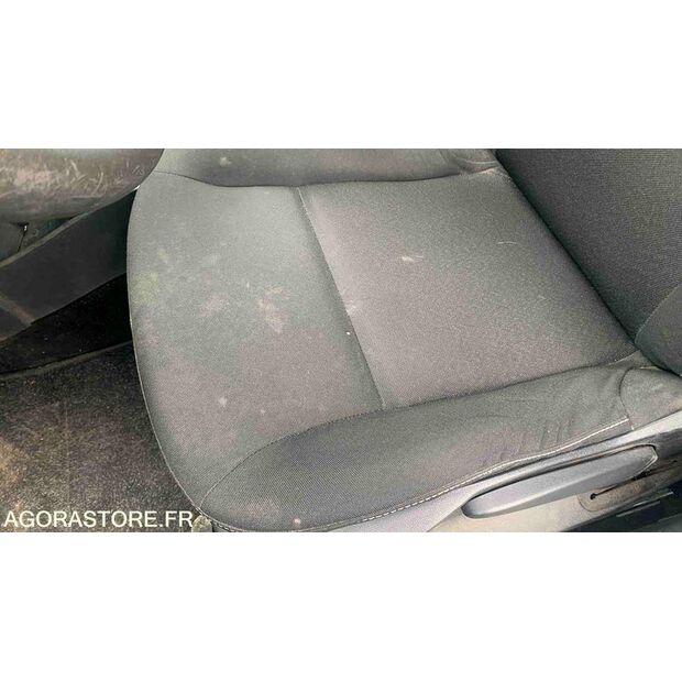 2013 Renault Clio-47612842
