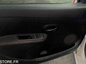 2013-renault-clio-1459548-47612843