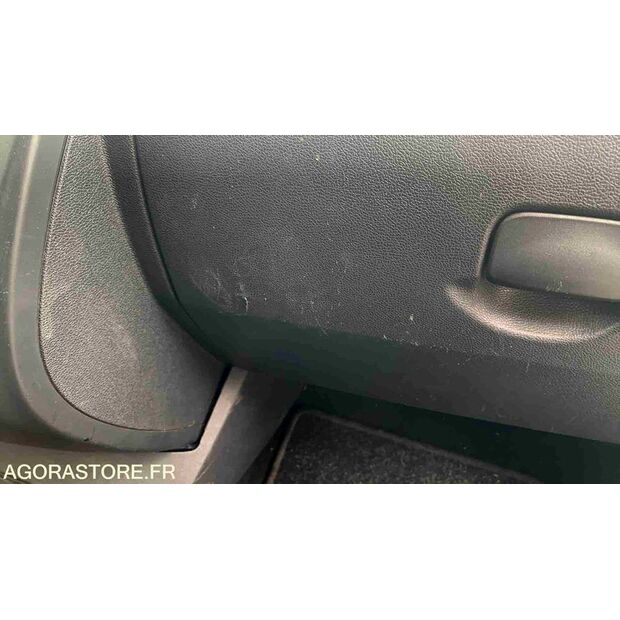 2013 Renault Clio-47612844