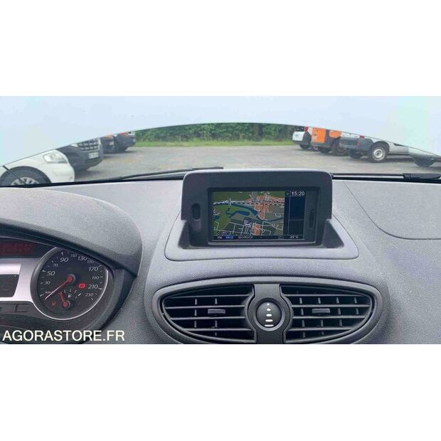2013 Renault Clio-47612853