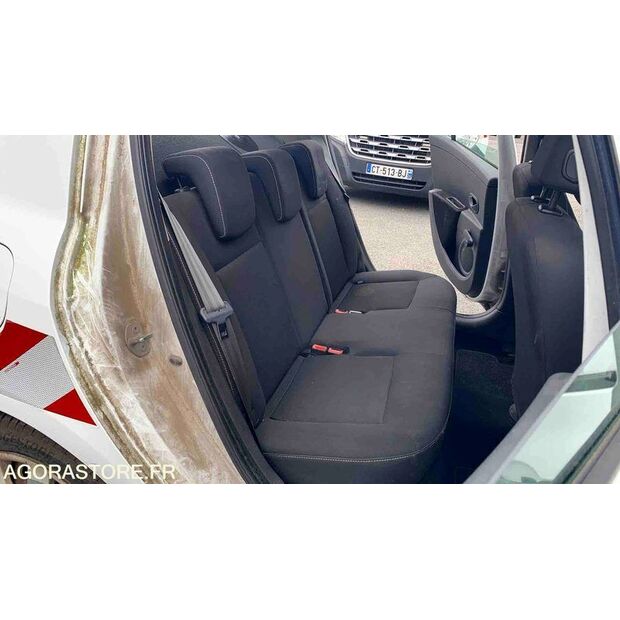 2013 Renault Clio-47612855