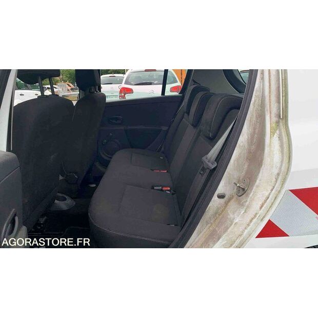 2013 Renault Clio-47612856