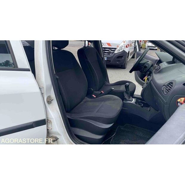2013 Renault Clio-47612857