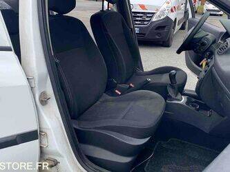 2013-renault-clio-1459548-47612857