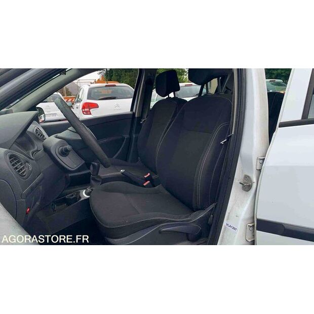 2013 Renault Clio-47612858