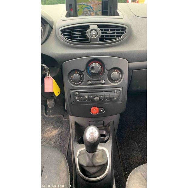 2013 Renault Clio-47612861