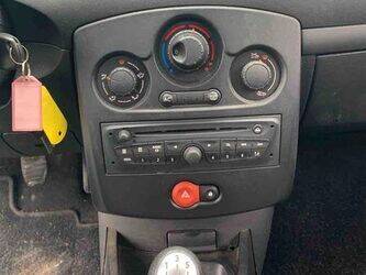 2013-renault-clio-1459548-47612861