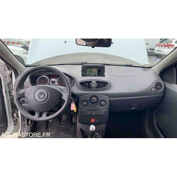 2013 Renault Clio-47612862