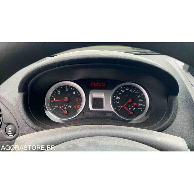 2013 Renault Clio-47612863