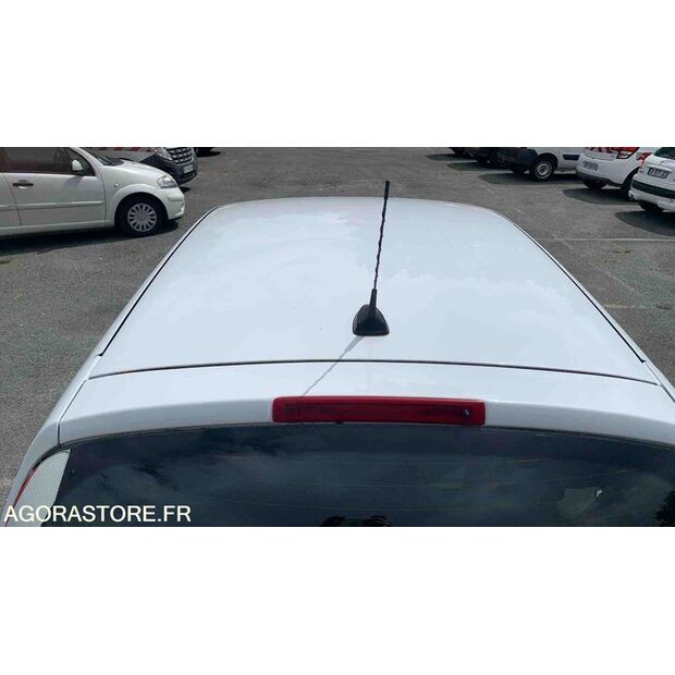 2013 Renault Clio-47612866