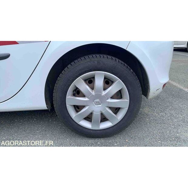 2013 Renault Clio-47612868