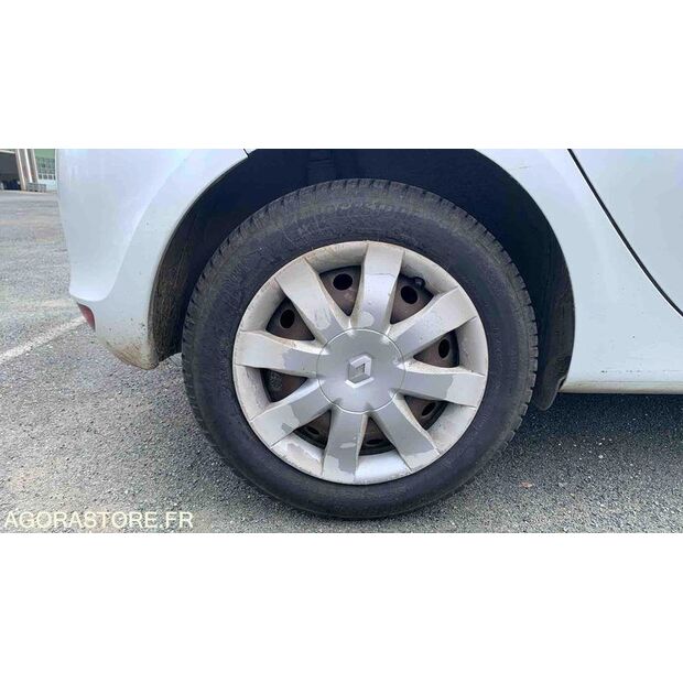 2013 Renault Clio-47612871