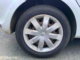 2013-renault-clio-1459548-47612871