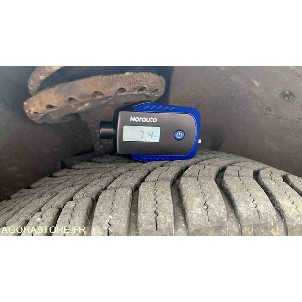 2013 Renault Clio-47612872