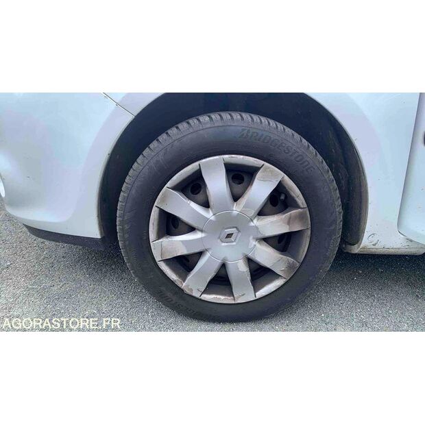 2013 Renault Clio-47612875