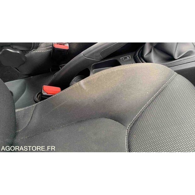 2014 Renault Clio-47613086