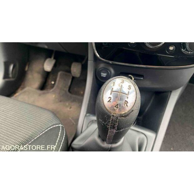 2014 Renault Clio-47613087