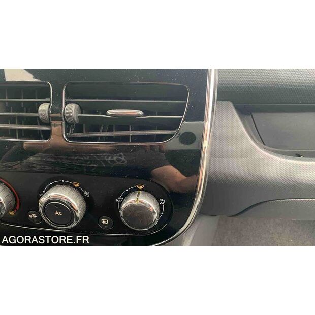 2014 Renault Clio-47613088