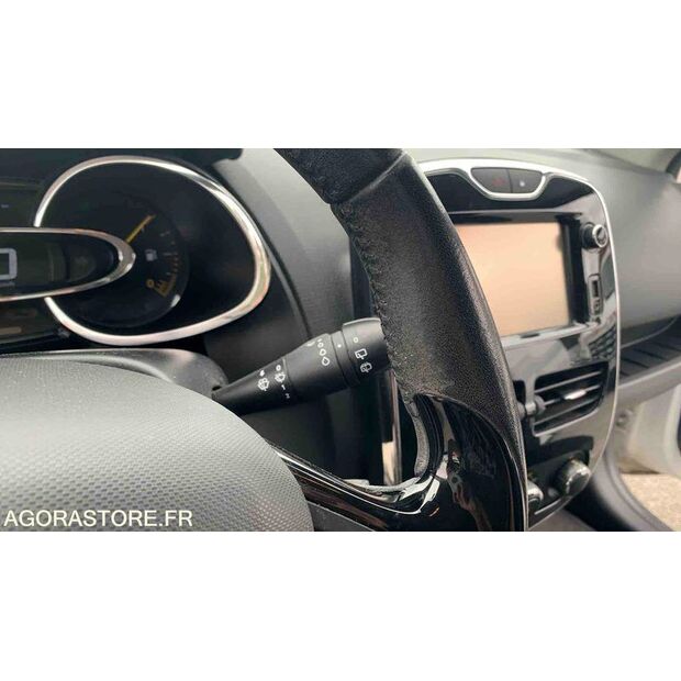 2014 Renault Clio-47613089