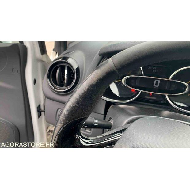 2014 Renault Clio-47613090