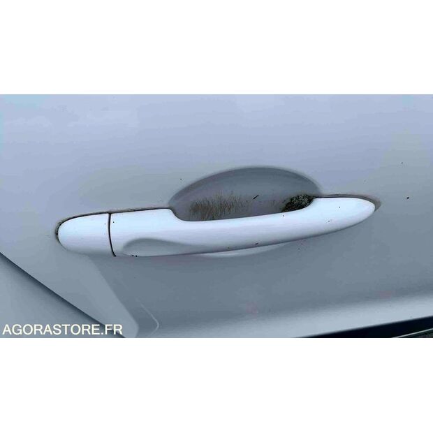 2014 Renault Clio-47613098