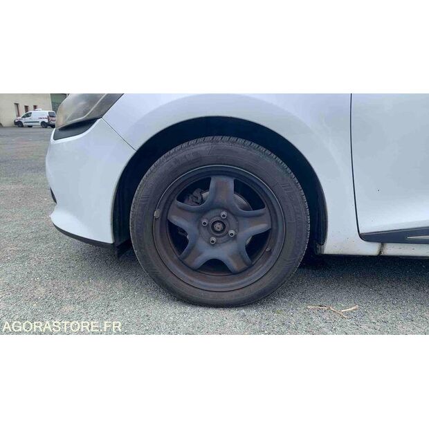 2014 Renault Clio-47613123