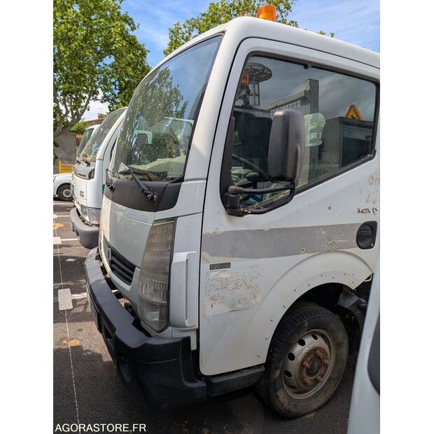 2012 Renault Maxity-47613820