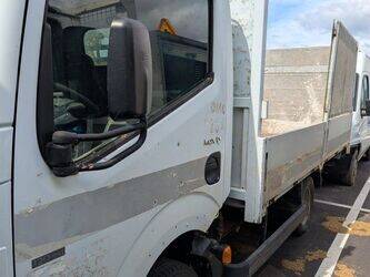 2012-renault-maxity-1459576-47613821