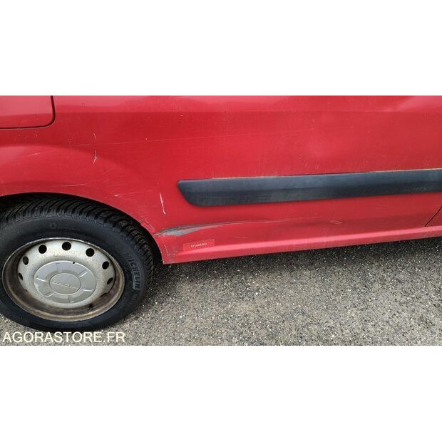 2011 Dacia LOGAN-47613855
