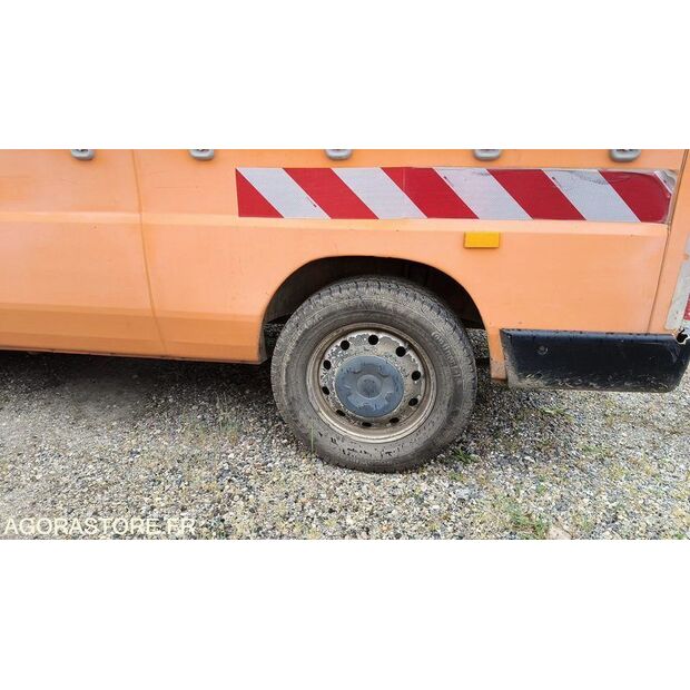 2004 Renault Master-47613931