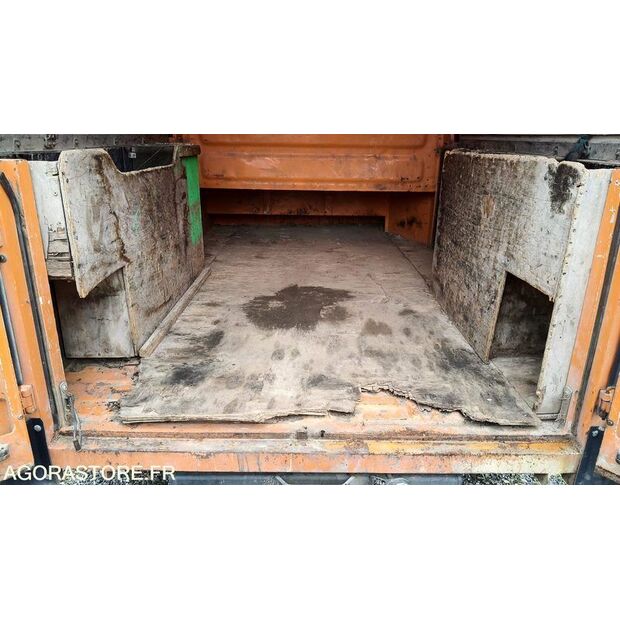2004 Renault Master-47613944