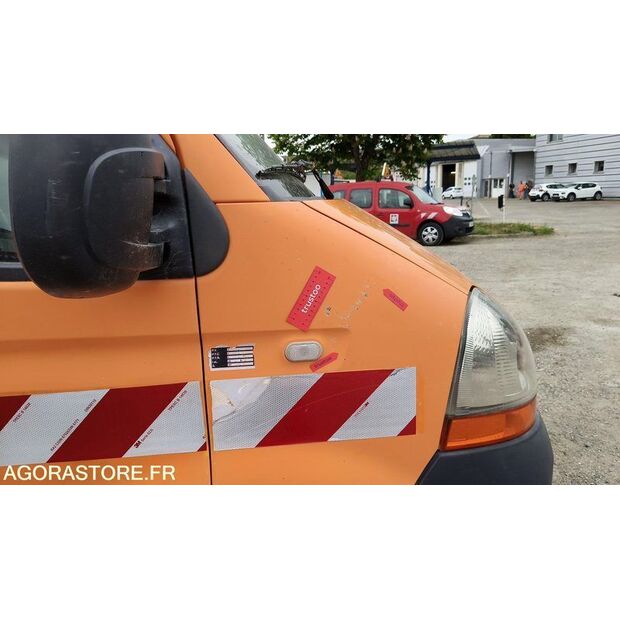 2004 Renault Master-47613946