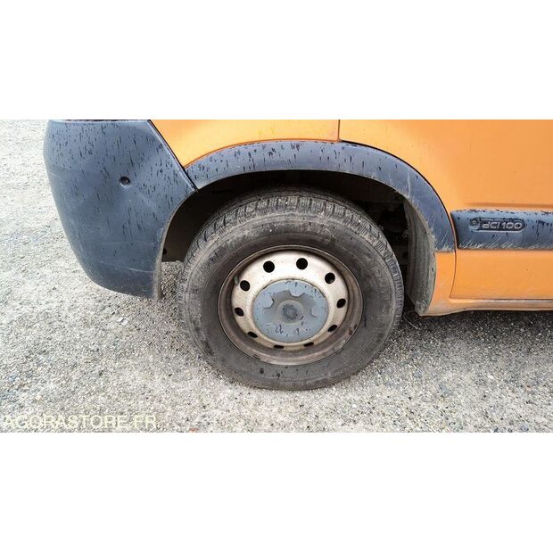 2004 Renault Master-47613974