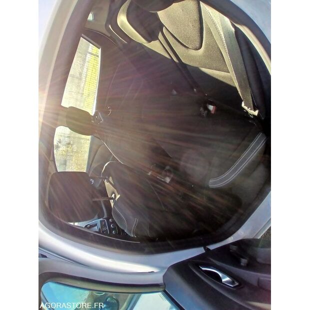 2016 Renault Clio-47614976