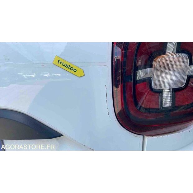 2018 Dacia DUSTER-47615253