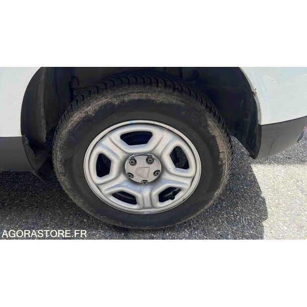 2018 Dacia DUSTER-47615265