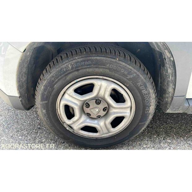 2018 Dacia DUSTER-47615266