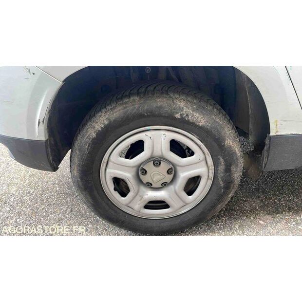 2018 Dacia DUSTER-47615267