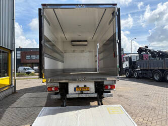 2016-mercedes-benz-atego-1459621-47617017