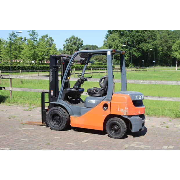 2011 Toyota 52-8FD25-47617285