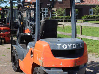 2011-toyota-52-8fd25-1459628-47617286